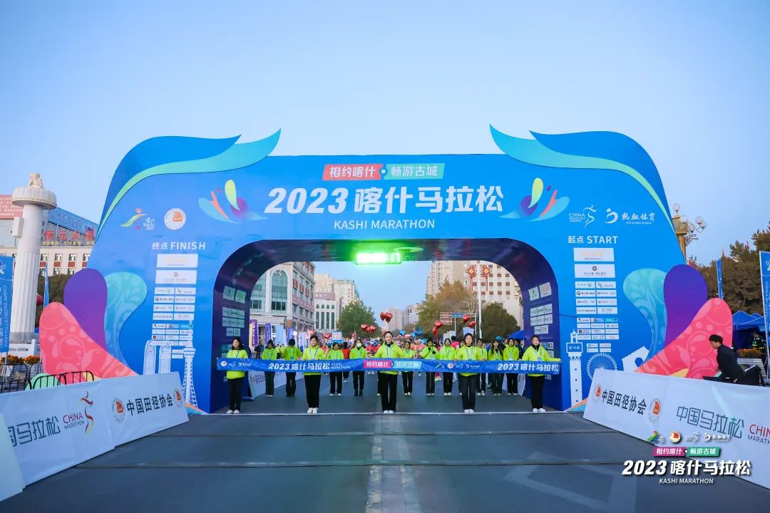 新疆喀什马拉松圆满成功！澳门彩今天开的什么
在深圳前海远程指挥中心和现场急救志愿者并肩作战